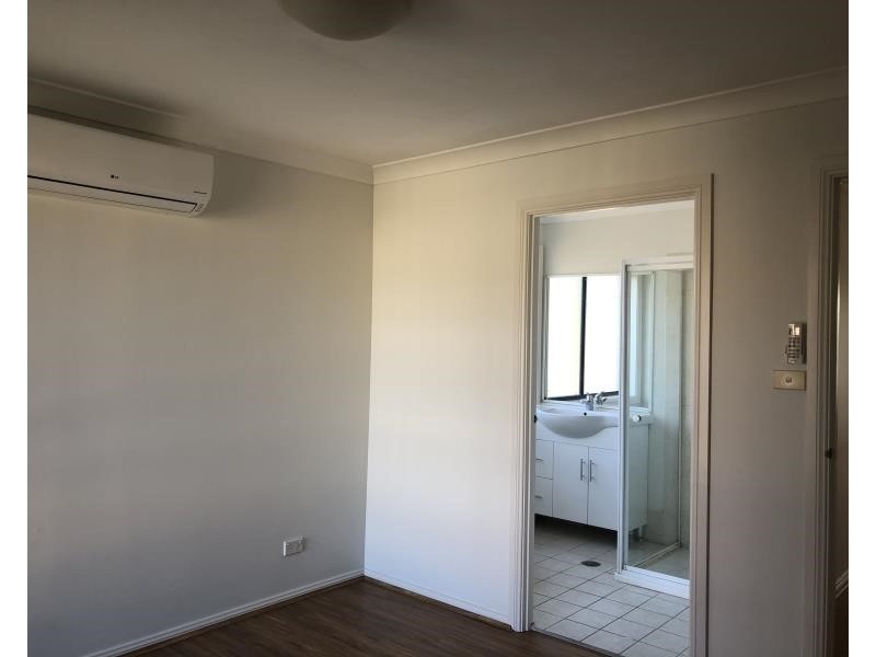 72 Harraden Dr, West Hoxton NSW 2171