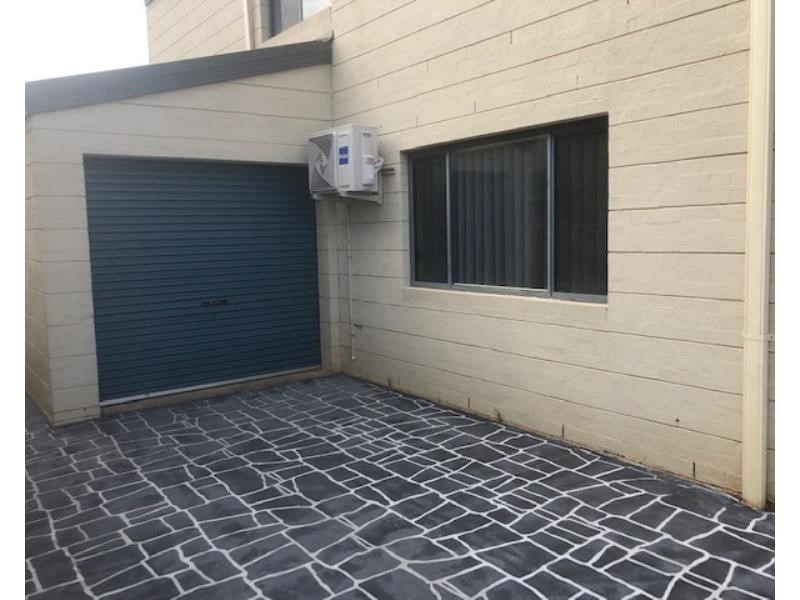 72 Harraden Dr, West Hoxton NSW 2171