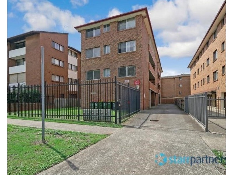 4/3 Lachlan St, Warwick Farm NSW 2170