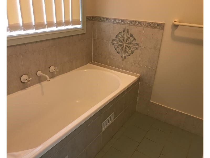 7 Buxton Pl, Prestons NSW 2170