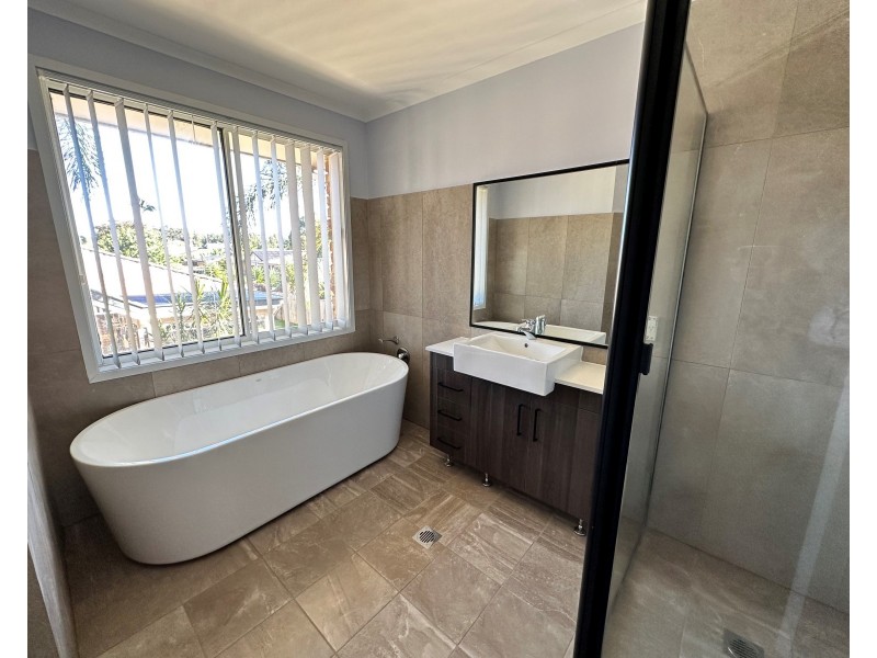 16 Yalwal Ct, Prestons NSW 2170
