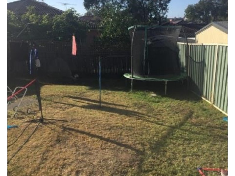 7B Eva Ave, Green Valley NSW 2168