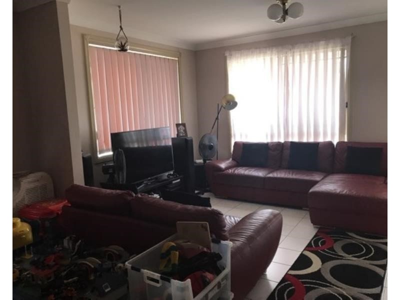 7B Eva Ave, Green Valley NSW 2168