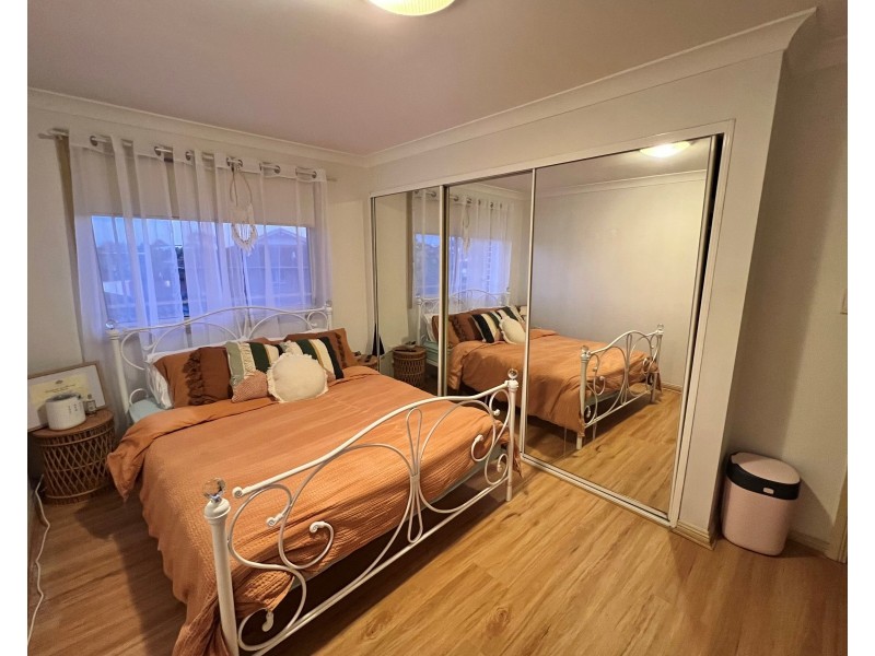 7B Eva Ave, Green Valley NSW 2168