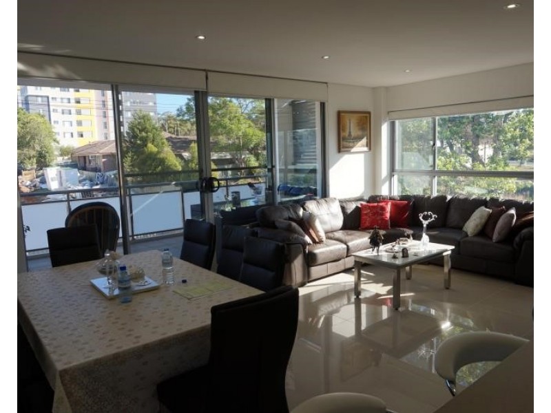 8/31-35 Chamberlain St, Campbelltown NSW 2560