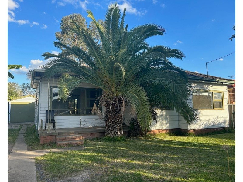 4 Vincent Ave, Liverpool NSW 2170