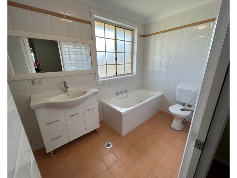 3/1 Lions Ave, Lurnea NSW 2170