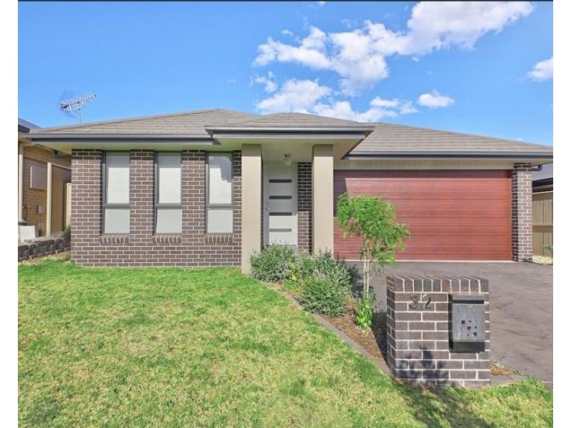32 Pekin St, Spring Farm NSW 2570