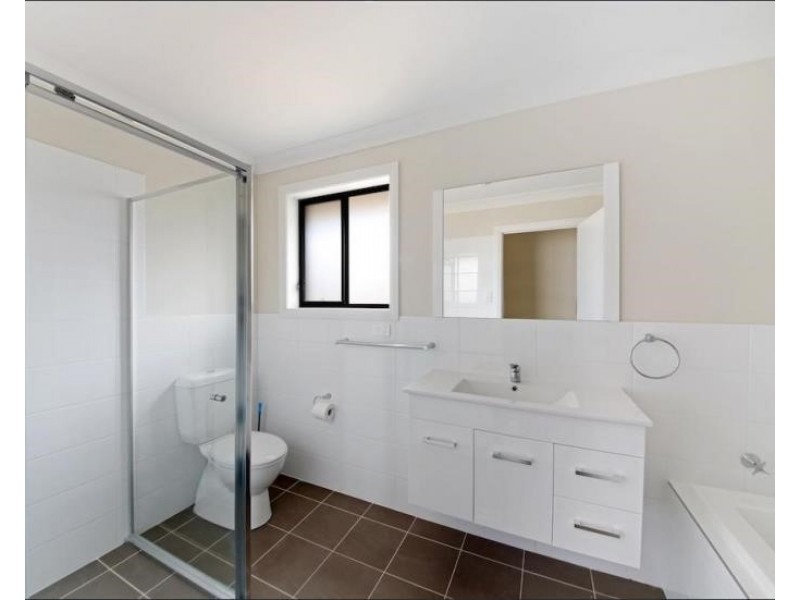 32 Pekin St, Spring Farm NSW 2570