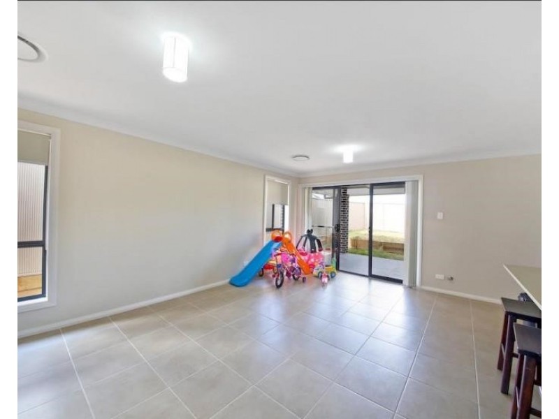 32 Pekin St, Spring Farm NSW 2570