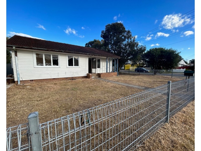 8 Armstrong St, Ashcroft NSW 2168