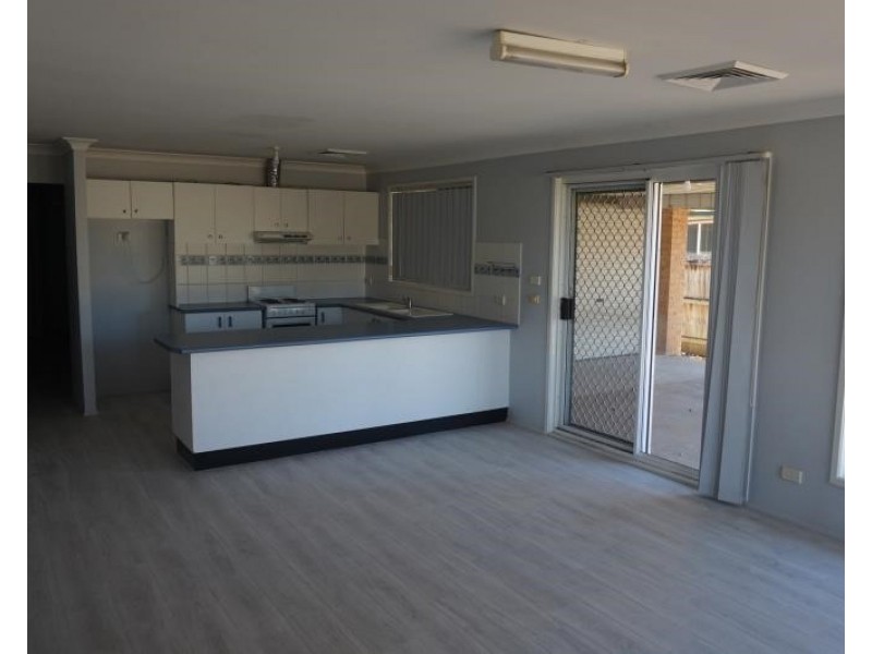 8 Tuross Cl, Prestons NSW 2170