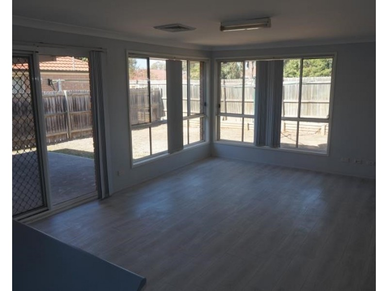 8 Tuross Cl, Prestons NSW 2170