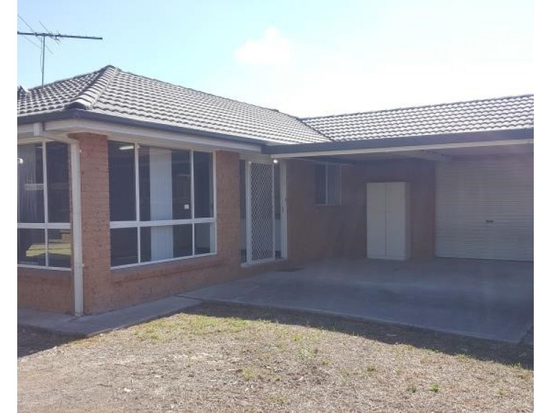 8 Tuross Cl, Prestons NSW 2170