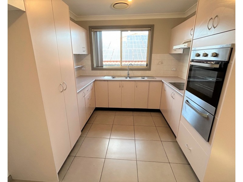 39B Lindeman Cres, Green Valley NSW 2168