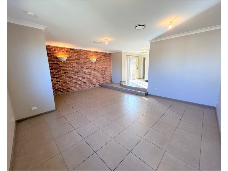 39B Lindeman Cres, Green Valley NSW 2168