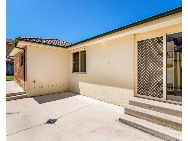 39B Lindeman Cres, Green Valley NSW 2168