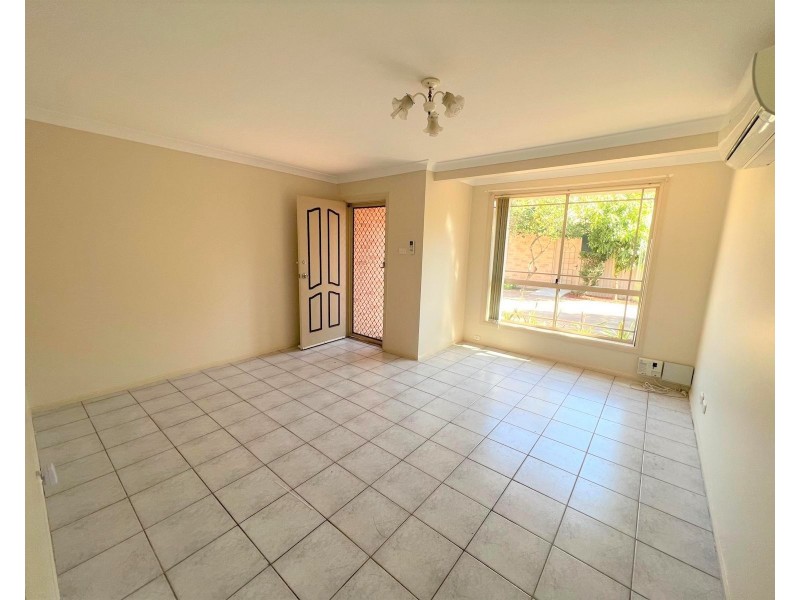 8/2 Calabro Ave, Lurnea NSW 2170