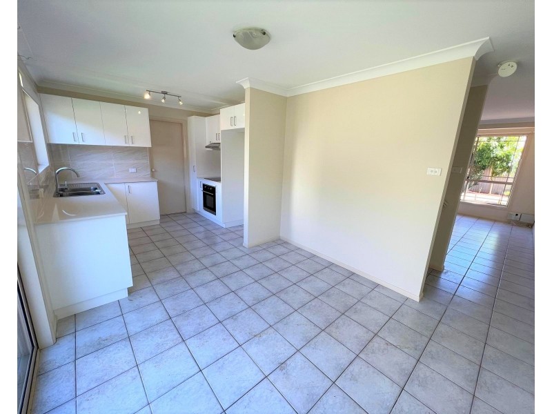 8/2 Calabro Ave, Lurnea NSW 2170