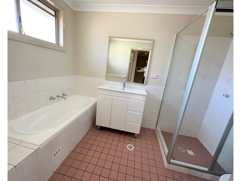 8/2 Calabro Ave, Lurnea NSW 2170