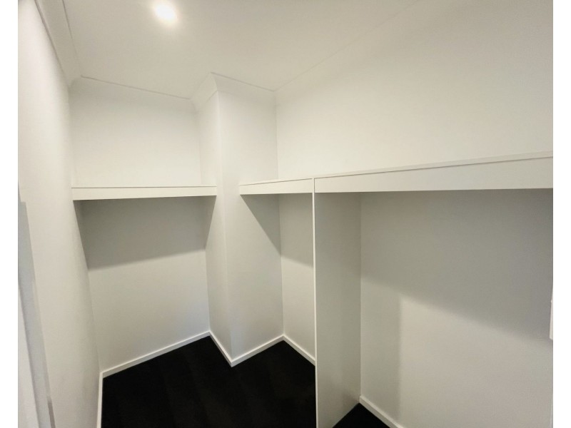 16 Giles Lane, Oran Park NSW 2570