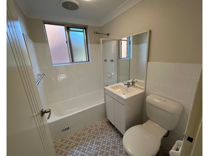 2/3 Hart St, Warwick Farm NSW 2170