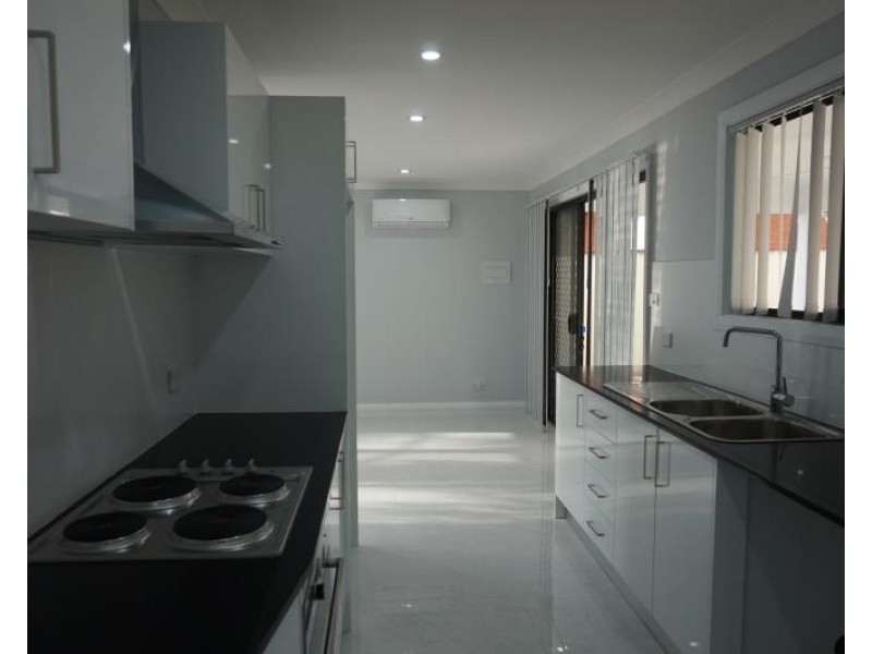 19a Salisbury Ave, Glenfield NSW 2167