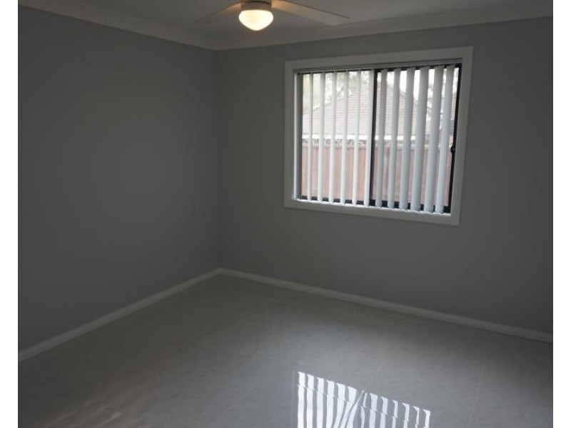 19a Salisbury Ave, Glenfield NSW 2167