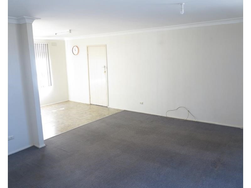 11 Calabro Ave, Lurnea NSW 2170