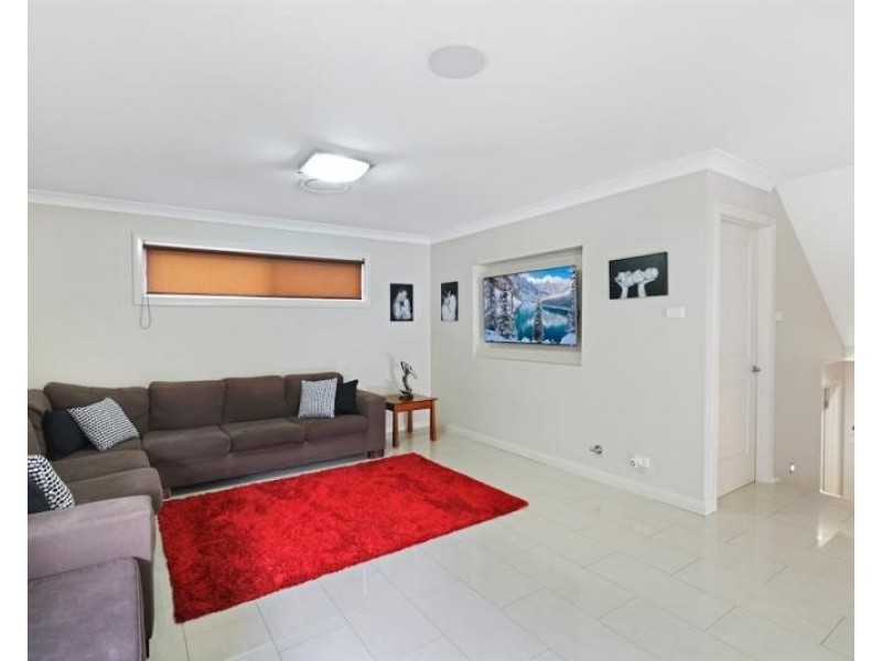 11 Gentle Cl, Casula NSW 2170