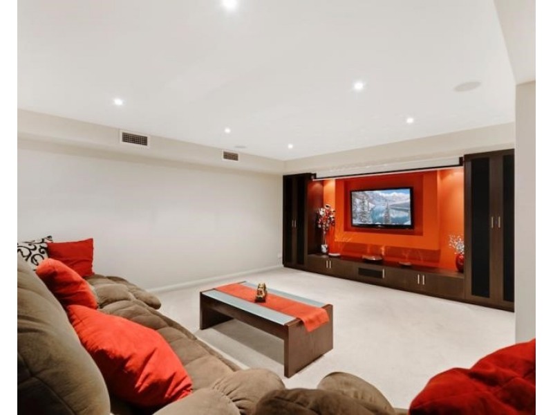 11 Gentle Cl, Casula NSW 2170