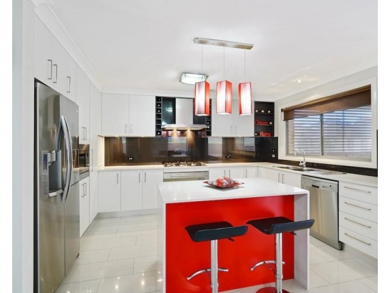 11 Gentle Cl, Casula NSW 2170