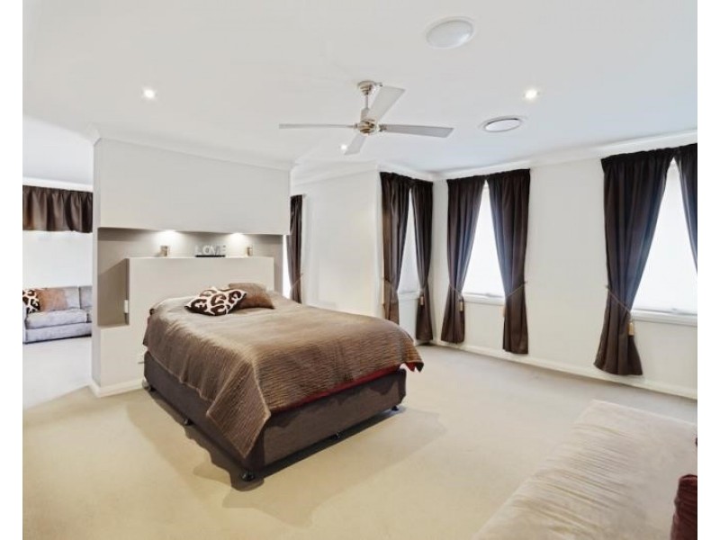 11 Gentle Cl, Casula NSW 2170