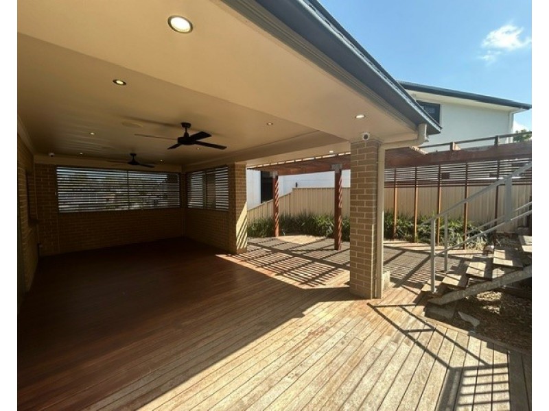 11 Gentle Cl, Casula NSW 2170