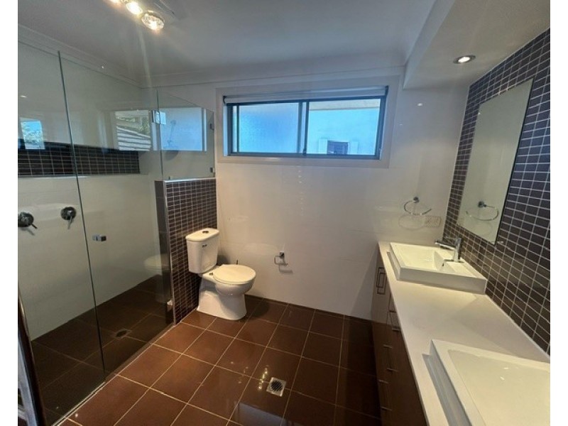 11 Gentle Cl, Casula NSW 2170