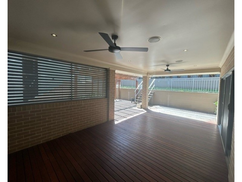 11 Gentle Cl, Casula NSW 2170