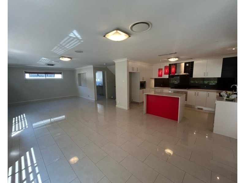 11 Gentle Cl, Casula NSW 2170