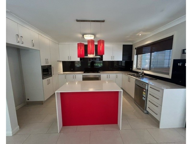 11 Gentle Cl, Casula NSW 2170