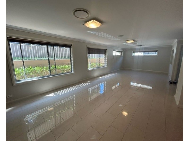 11 Gentle Cl, Casula NSW 2170