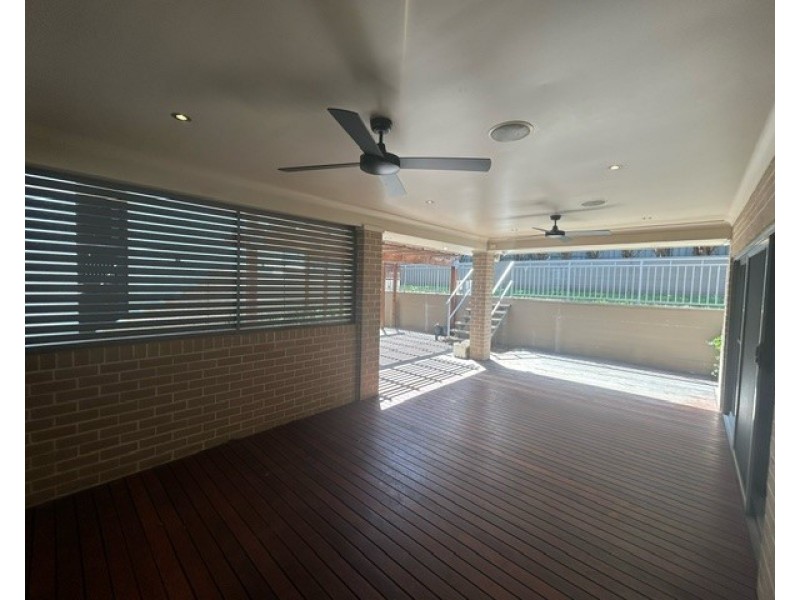 11 Gentle Cl, Casula NSW 2170