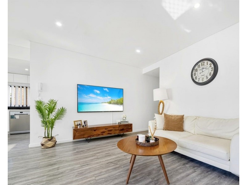 2/128 Moore St, Liverpool NSW 2170