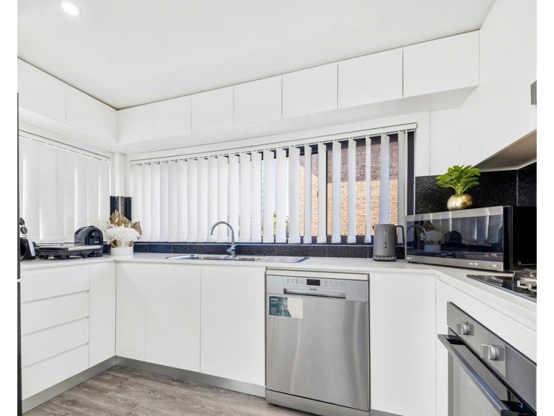 2/128 Moore St, Liverpool NSW 2170