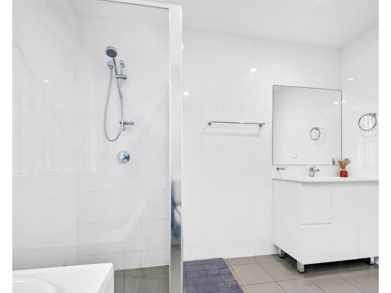 2/128 Moore St, Liverpool NSW 2170