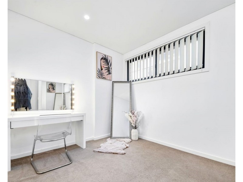 2/128 Moore St, Liverpool NSW 2170