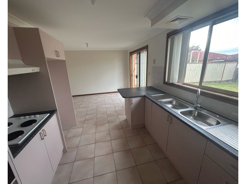 1/15 Eva Place, Green Valley NSW 2168