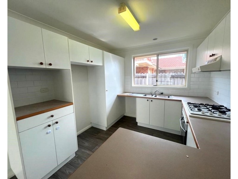 22 Paroo Ct, Wattle Grove NSW 2173