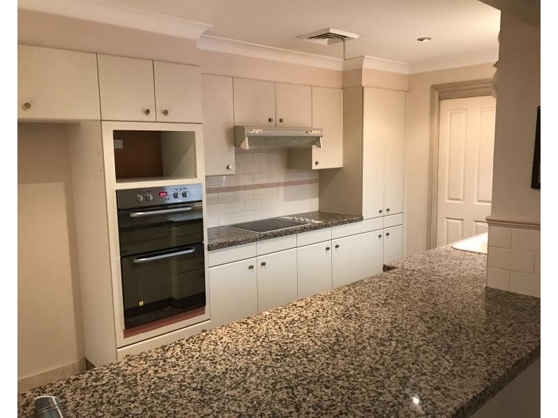 2 Hickey Cl, Abbotsbury NSW 2176