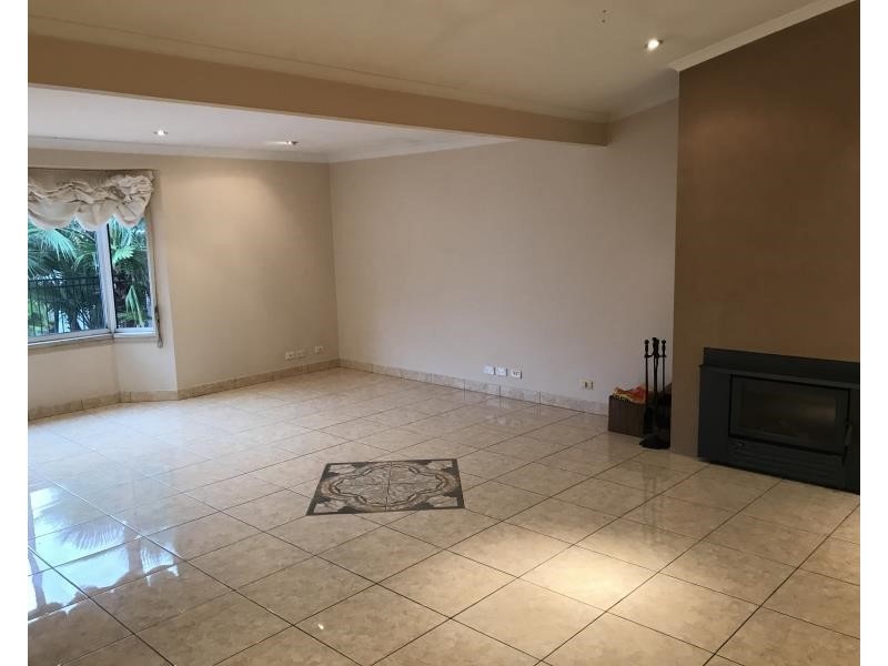 2 Hickey Cl, Abbotsbury NSW 2176