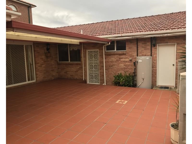 2 Hickey Cl, Abbotsbury NSW 2176