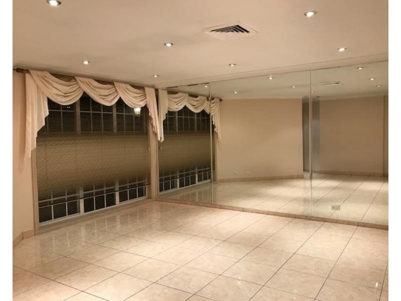 2 Hickey Cl, Abbotsbury NSW 2176